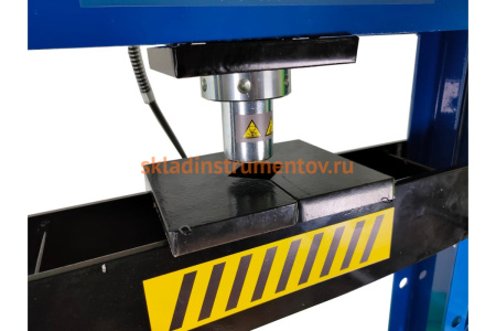Пресс AE&T 12 т, 3 места T61212T Пресс AE&T 12 т, 3 места T61212T
