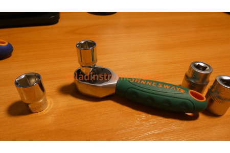 Рукоятка трещоточная укороченная 1/4д.DR, 36 зубцов, 100 мм Jonnesway R2902B