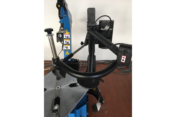 Пневматическое устройство третья рука правосторонняя установка Trommelberg PL1350