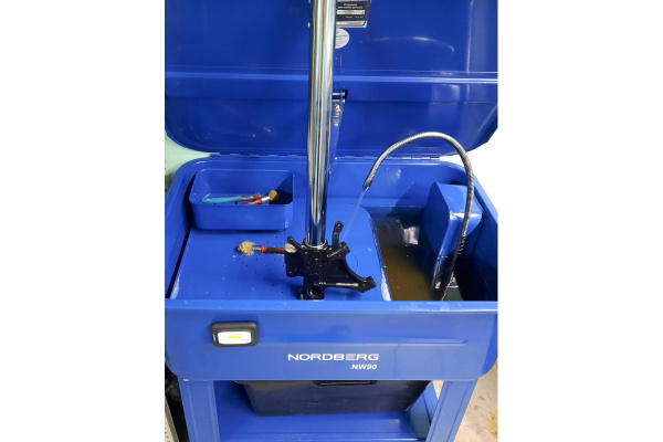 Установка для мойки деталей NORDBERG NW90 75л с электрическим насосом