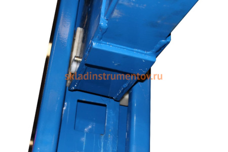 4-х стоечный подъемник для сход-развала с траверсой 380В AE&T F5.5-4