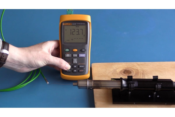 Двухканальный цифровой термометр FLUKE 54-2 B