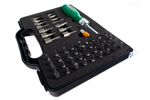 Трещоточная отверточная рукоятка с набором бит и насадок Jonnesway DR0152S