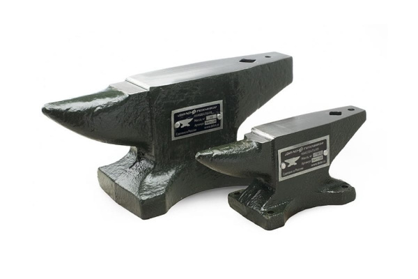 Консольная однорогая наковальня Дело Техники 5 кг 390105