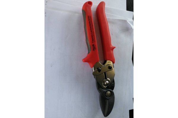 Рычажные ножницы по металлу 250мм, левые NWS Фигурные 067L-15-250