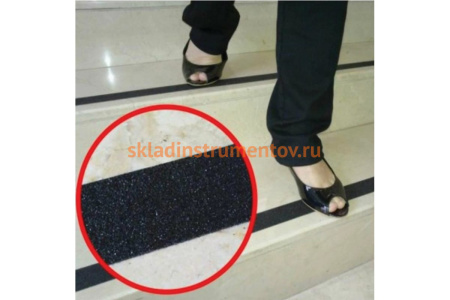 Клейкая противоскользящая лента BRAUBERG 25 мм х 5 м, черная, зернистая, основа ПВХ 606772