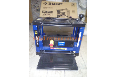 Рейсмусовый станок Зубр ширина строгания 305мм, толщина заготовки до 160 мм, 2 ножа, 8000 б/мин, 2000Вт, 6м/мин РС-305