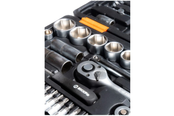 Набор инструментов 1/2, 1/4 дюйма, CrV, пластиковый кейс 82 предмета Вихрь 73/6/7/3