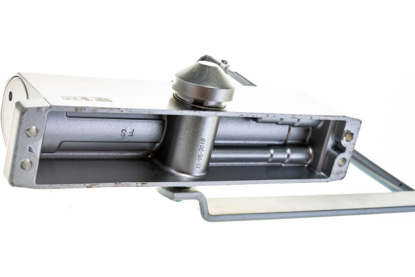 Дверной доводчик для дверей массой до 100 кг STAYER цвет серебро 37915-100