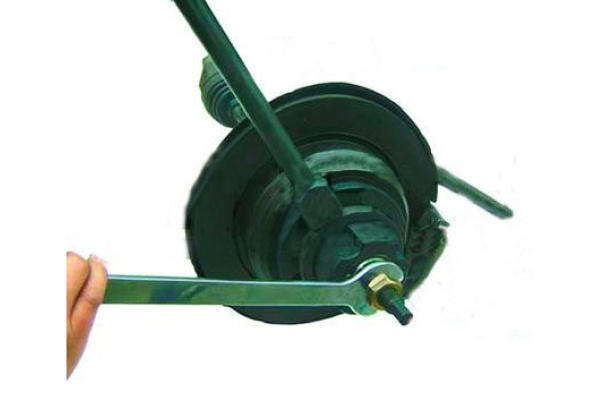 Съемник приводного вала и подшипников ступицы AIST BMW 33 2 110 67261560 00-00012862