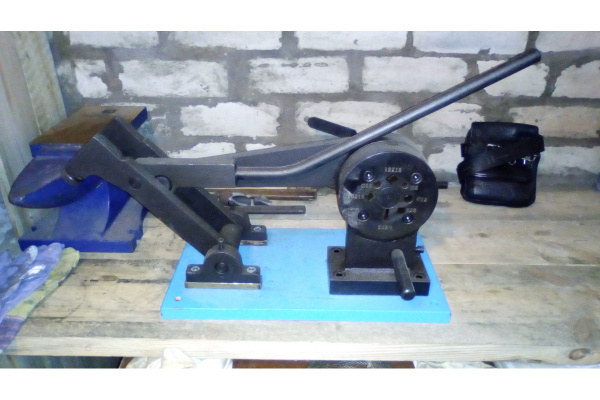 Дисковый ручной инструмент для резки металла Blacksmith MR8 Дисковый ручной инструмент для резки металла Blacksmith MR8