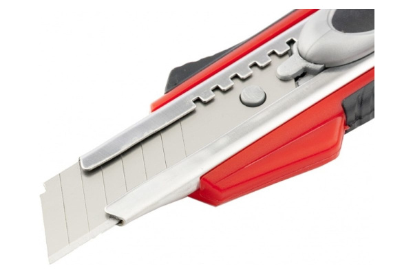 Нож 18мм, выдвижное лезвие, металлическая направляющая, двойная фиксация, эргономичная двухкомпонентная рукоятка MATRIX QUIK BLADE 78936