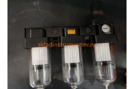 Модульная группа с тремя влаго-маслоотделителями и регулятором давления 1/2'' WIEDERKRAFT WDK-70744