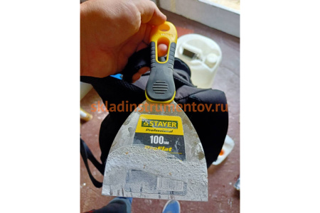 Шпатель с профилированным нержавеющим полотном и 2к ручкой 100мм STAYER PROFESSIONAL 10045-10
