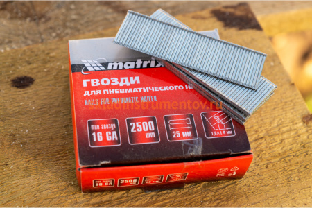 Гвозди для пневматического нейлера (16GA, сечение 1,6х1,4, длина 25 мм, 2500 шт.) MATRIX 57603