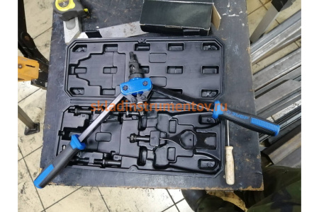 Двуручный заклепочник Зубр Р-М10 в кейсе 31056, для резьбовых заклепок М3-М10 31056